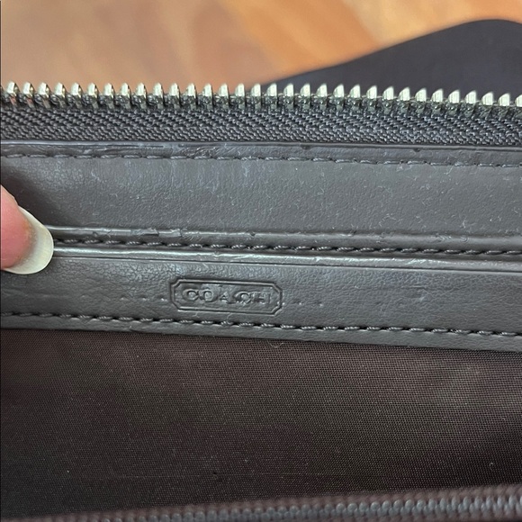 Vintage Coach Beige and Dark Brown Zip Wallet - Picture 11 of 16